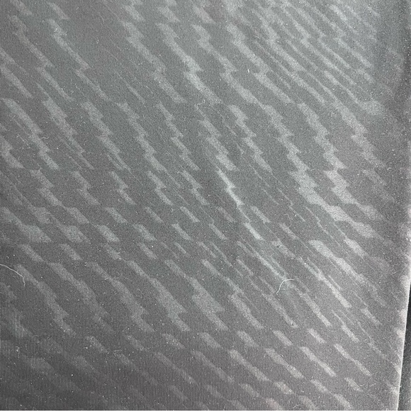 Lululemon Jet Crop Slim Luxtreme Shifted Horizon Embossed Black Jogger Pants - Picture 13 of 14